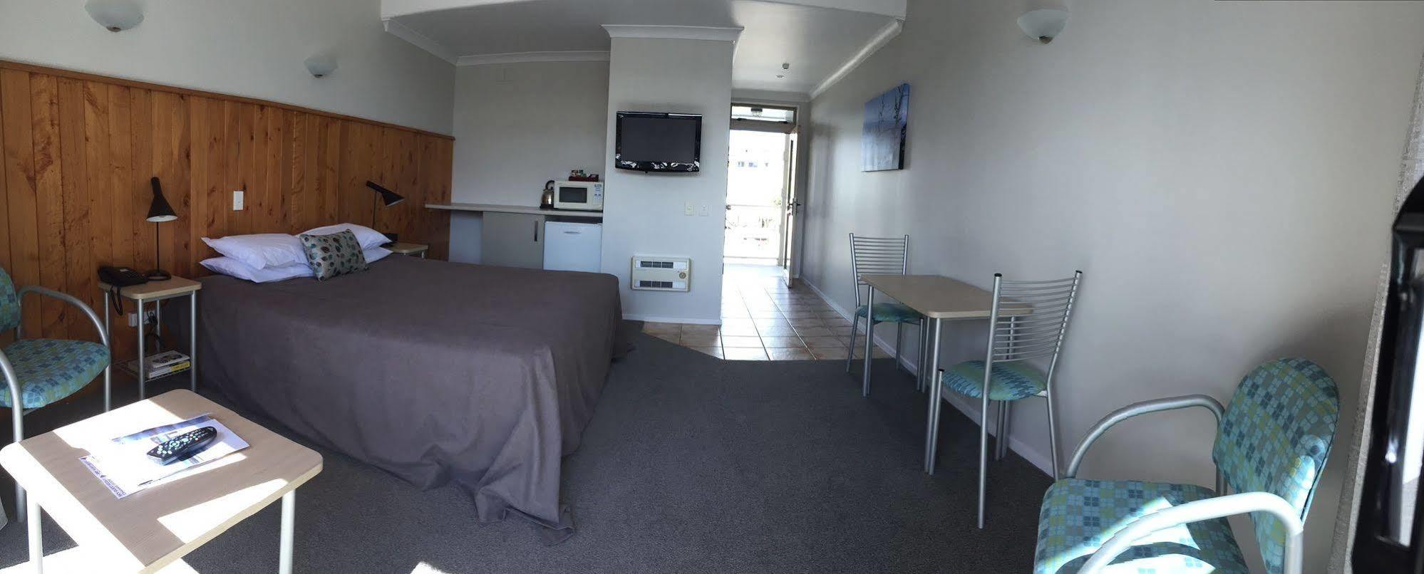 Raglan Sunset Motel And Conference Venue Exterior photo